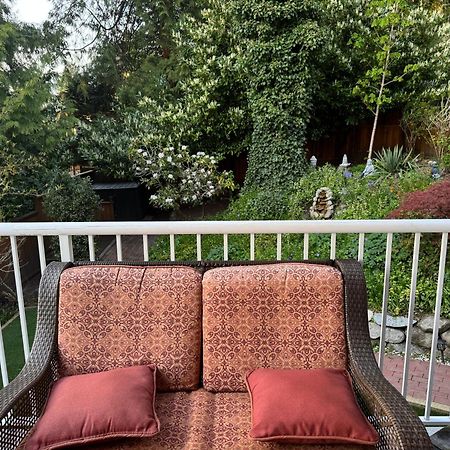 Beautiful Modern Suite North Vancouver Esterno foto